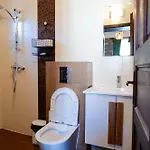 трите къщи Leshten