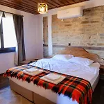 Holiday home трите къщи