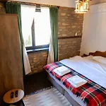 Holiday home трите къщи