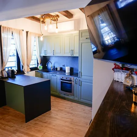 трите къщи Holiday home Leshten