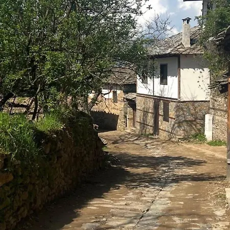 къща в родопа планина Leshten