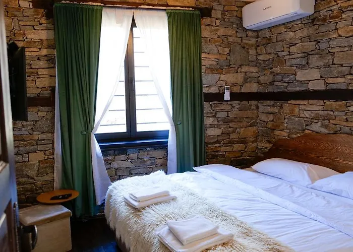 трите къщи *