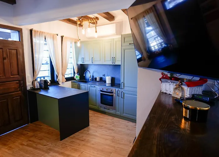 трите къщи Holiday home Leshten