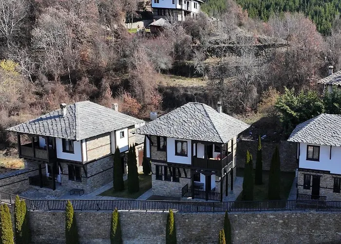 Holiday home трите къщи Leshten