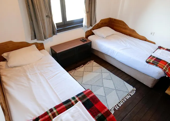 трите къщи Holiday home Leshten