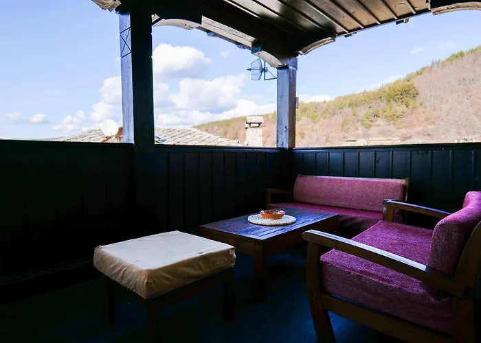 трите къщи *