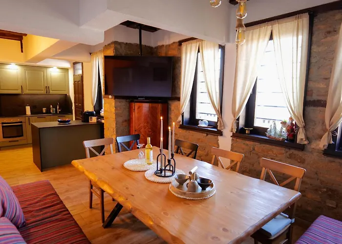 трите къщи * Leshten